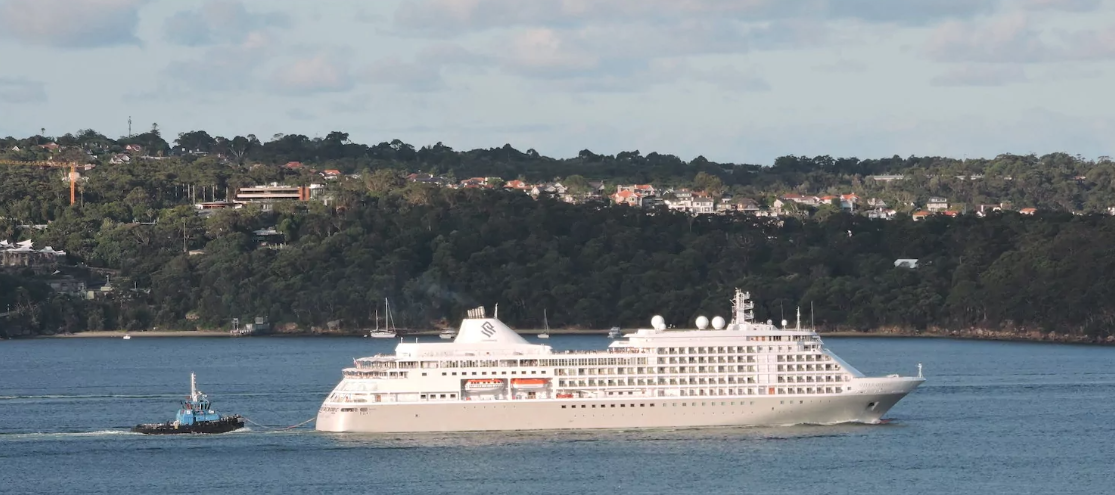 Silver Shadow departing Sydney on her world cruise